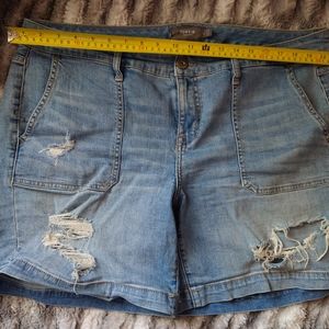 Distressed light wash Torrid shorts size 16